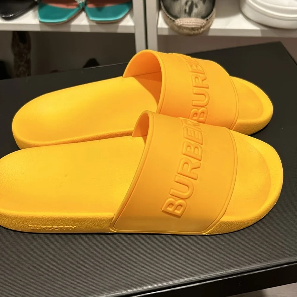 Brand new Burberry slides - Picture 2 of 5
